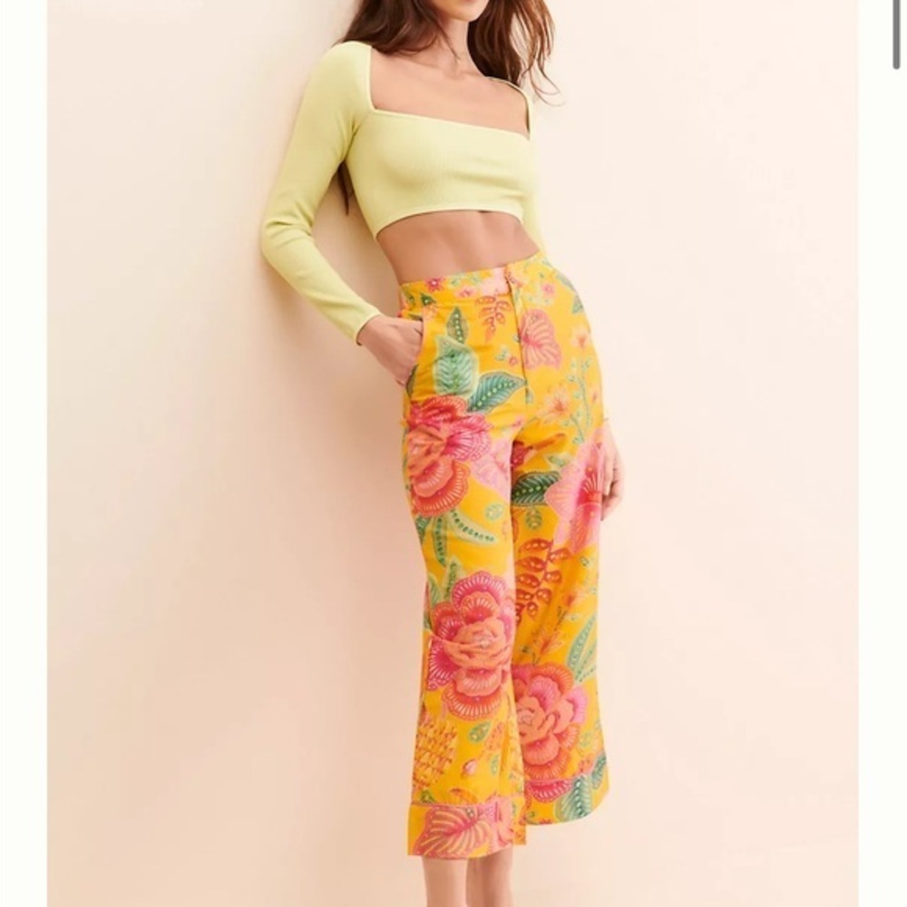 FARM Rio Macaw Bloom Cropped Pants Medium